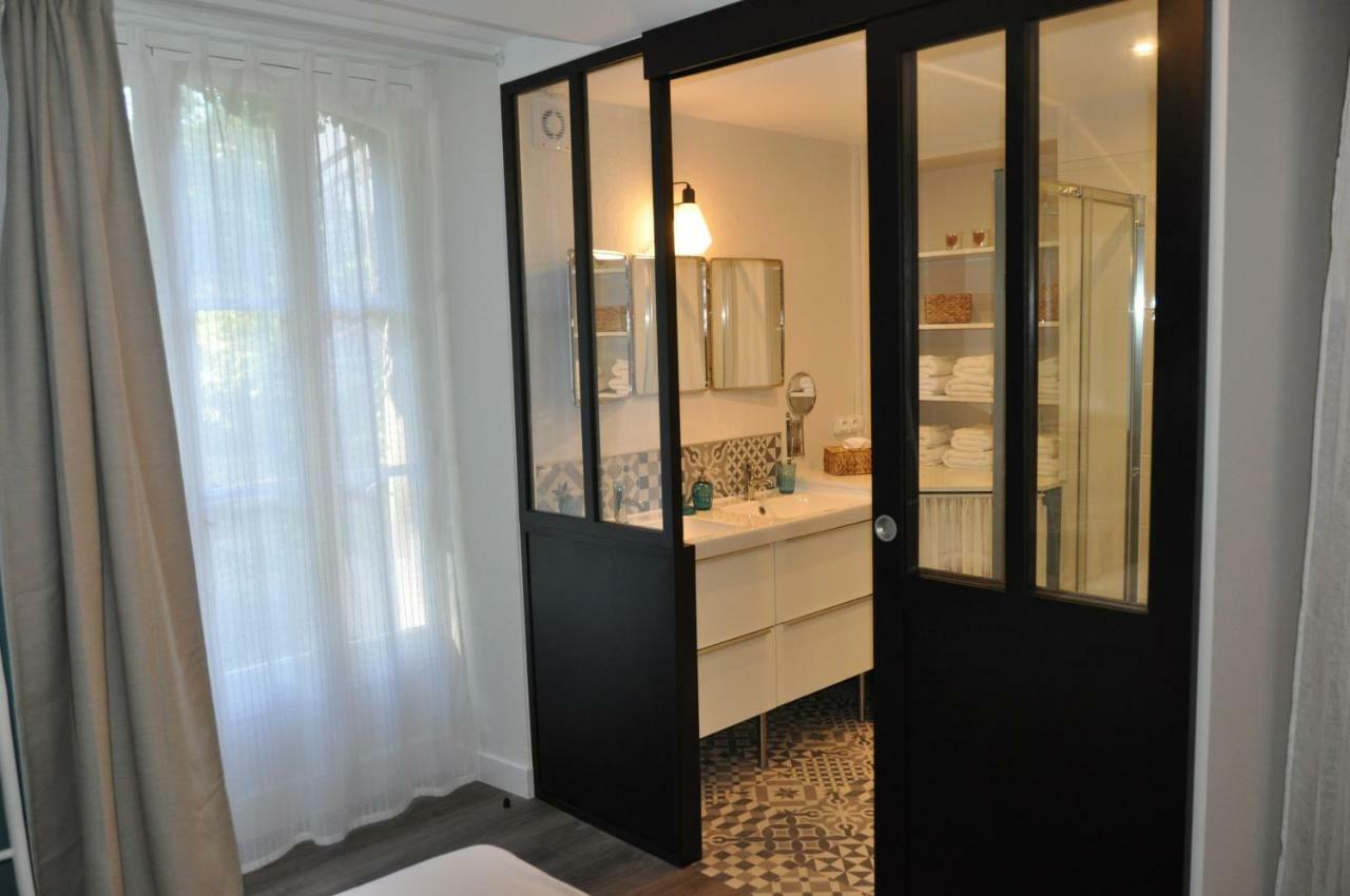Au Rez De Jardin Hotel Cholet Eksteriør billede