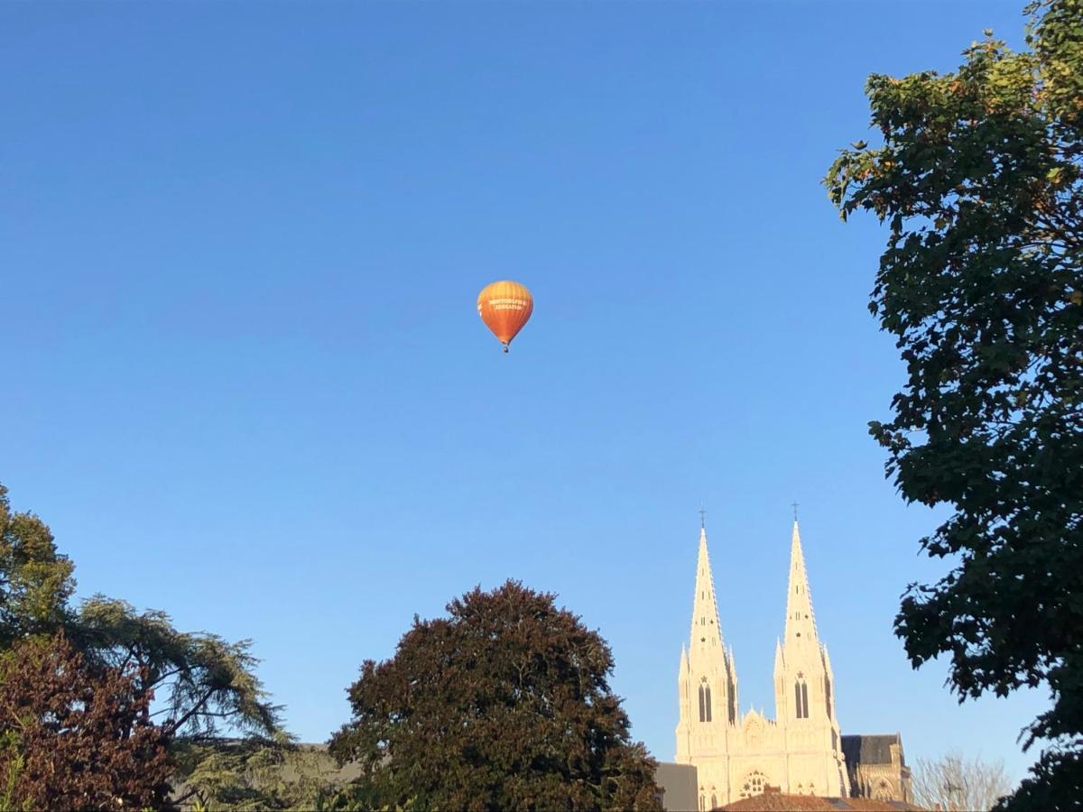 Au Rez De Jardin Hotel Cholet Eksteriør billede