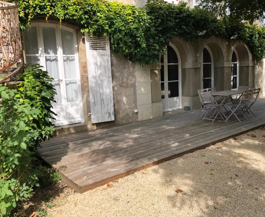 Au Rez De Jardin Hotel Cholet Eksteriør billede